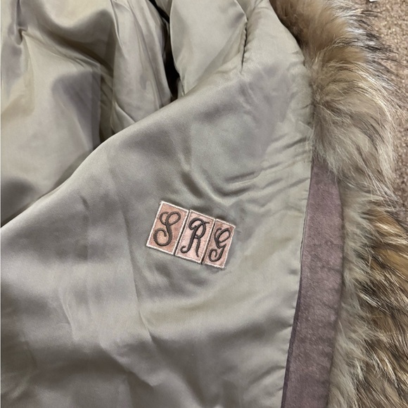 Authentic coyote fur coat - Picture 6 of 10